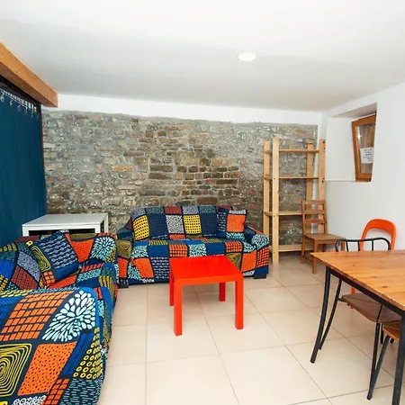 Alibi B11 ゲストハウス ピラン