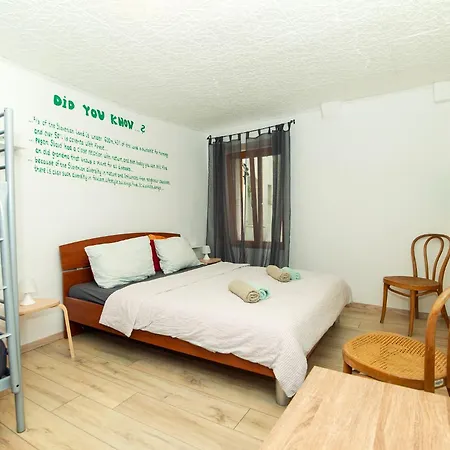 Guest house Alibi B11 *